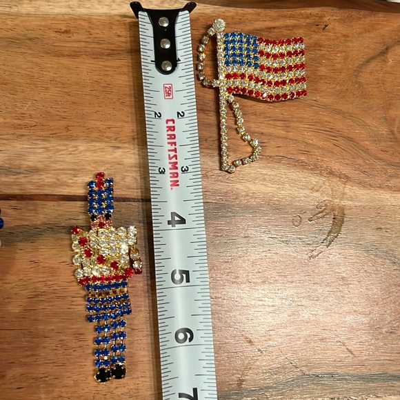 Red white blue patriotic USA flag & soldier broach (2) w/ gold back & bracelets - Picture 2 of 16